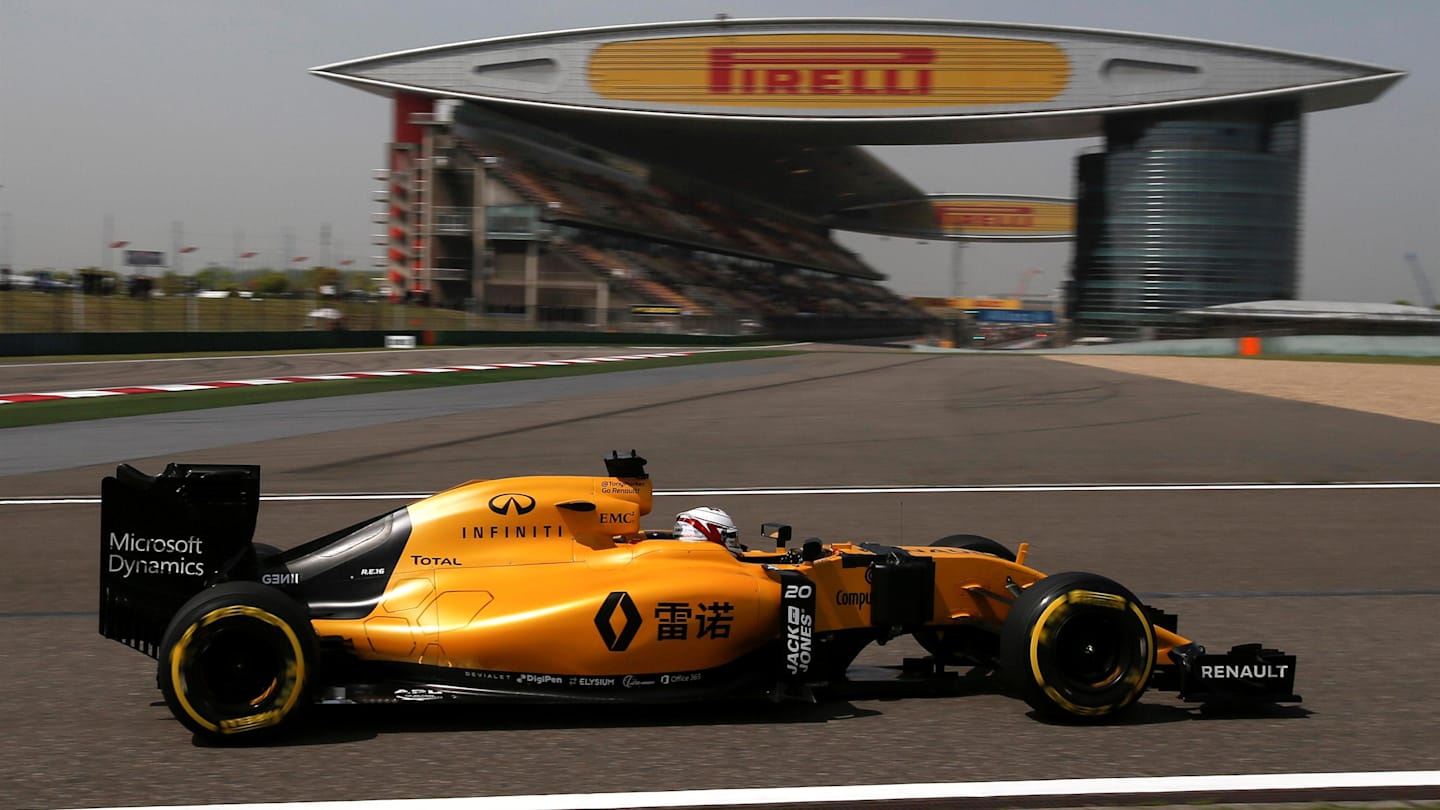 Kevin Magnussen (DEN) Renault Sport F1 Team RS16 at Formula One World Championship, Rd3, Chinese