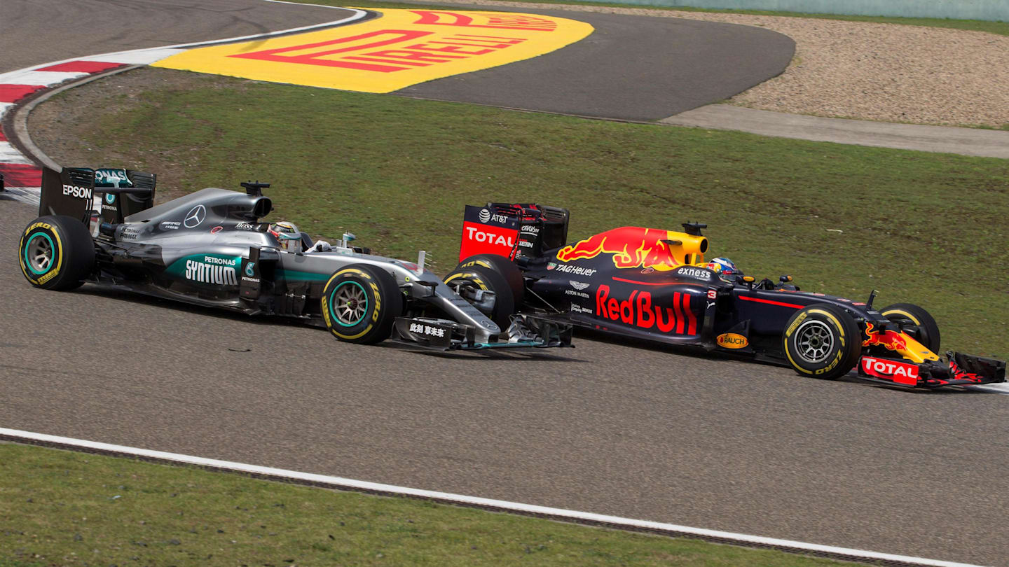 Daniel Ricciardo (AUS) Red Bull Racing RB12 and Lewis Hamilton (GBR) Mercedes-Benz F1 W07 Hybrid