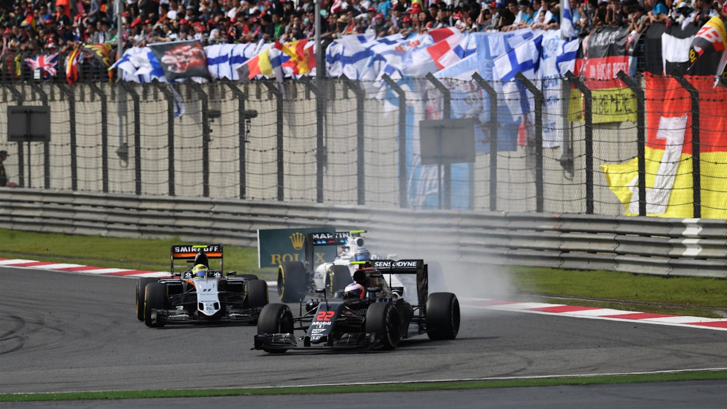 Jenson Button (GBR) McLaren MP4-31 locks up at Formula One World Championship, Rd3, Chinese Grand