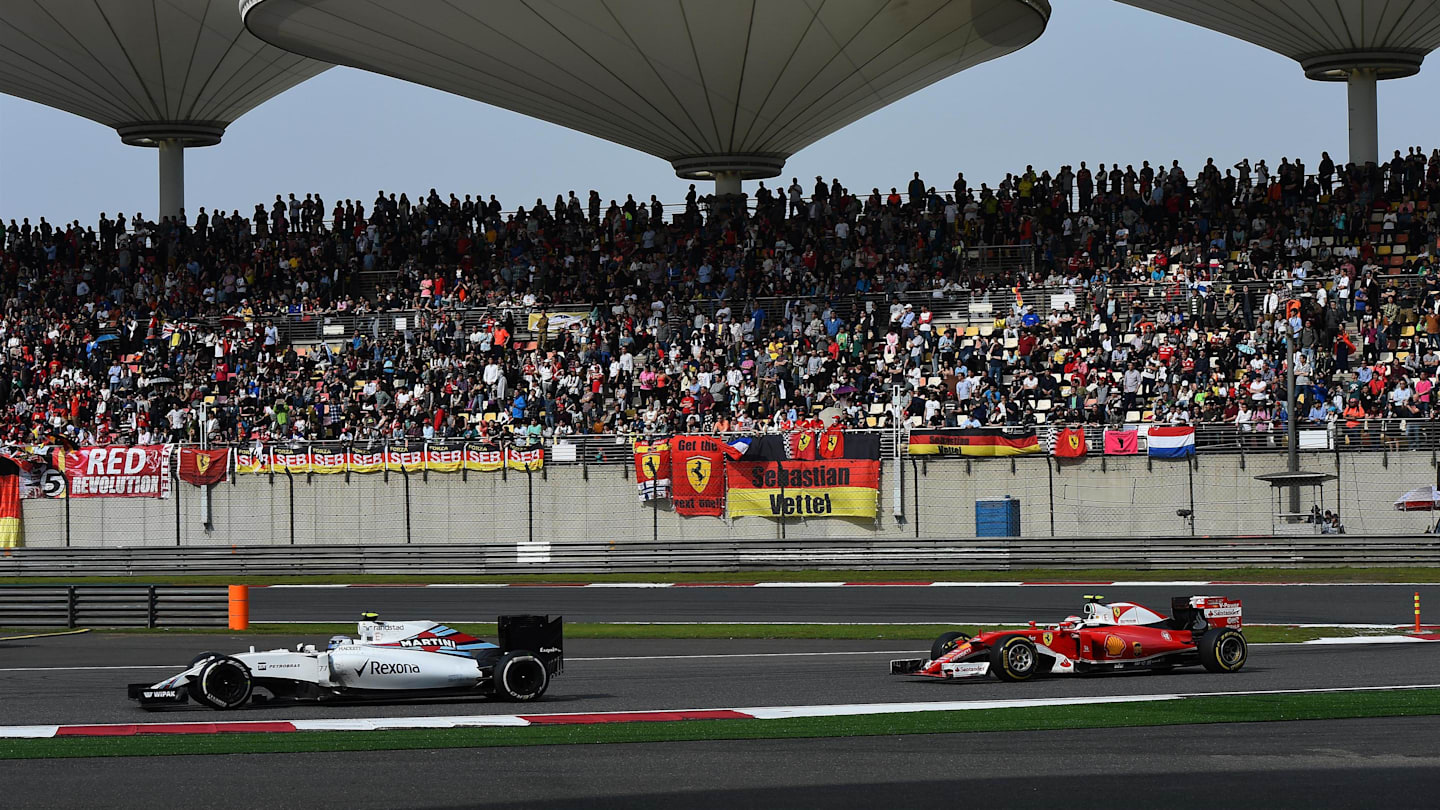 Valtteri Bottas (FIN) Williams FW38 and Kimi Raikkonen (FIN) Ferrari SF16-H at Formula One World