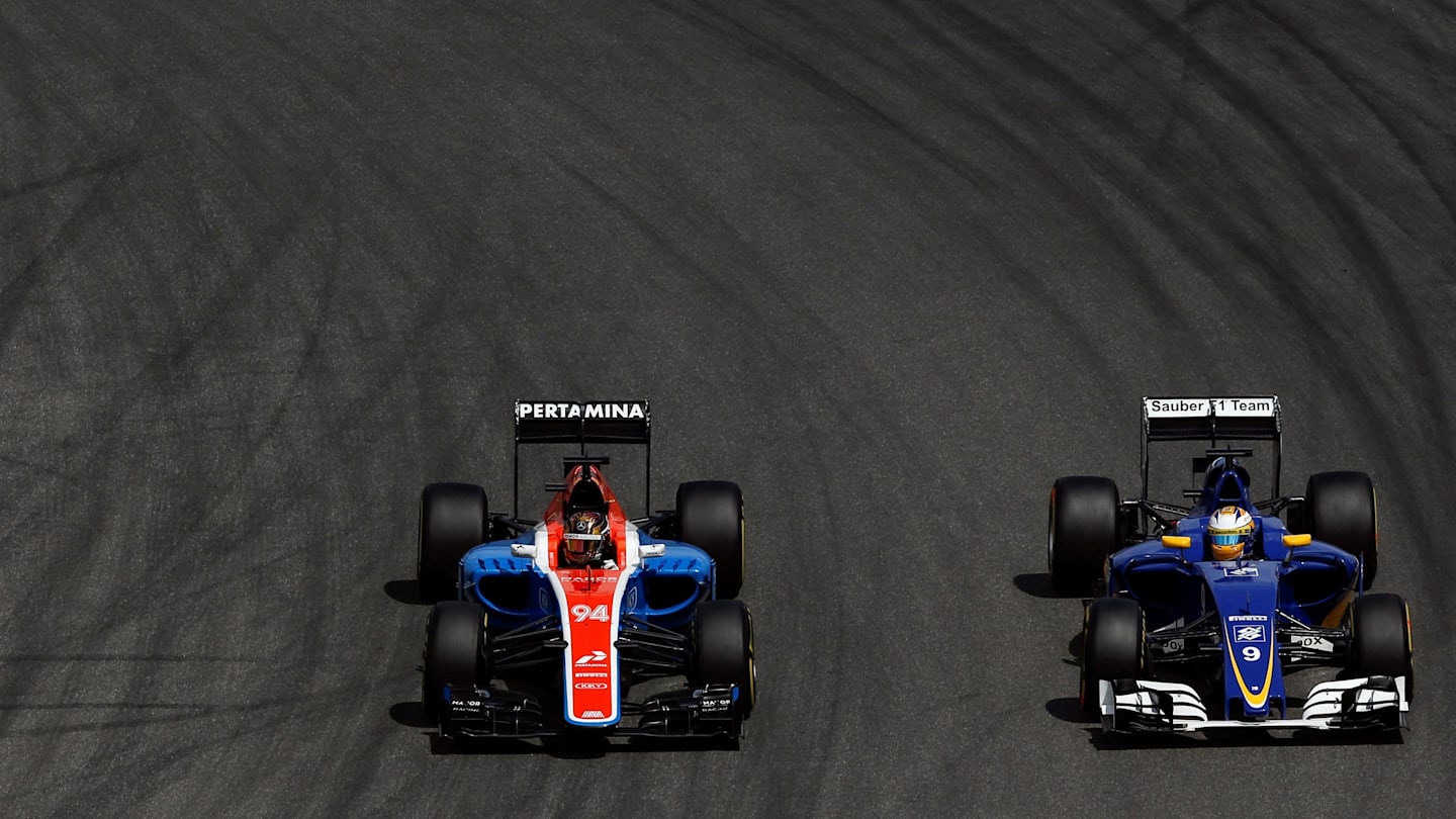 Pascal Wehrlein (GER) Manor Racing MRT05 and Marcus Ericsson (SWE) Sauber C35 at Formula One World