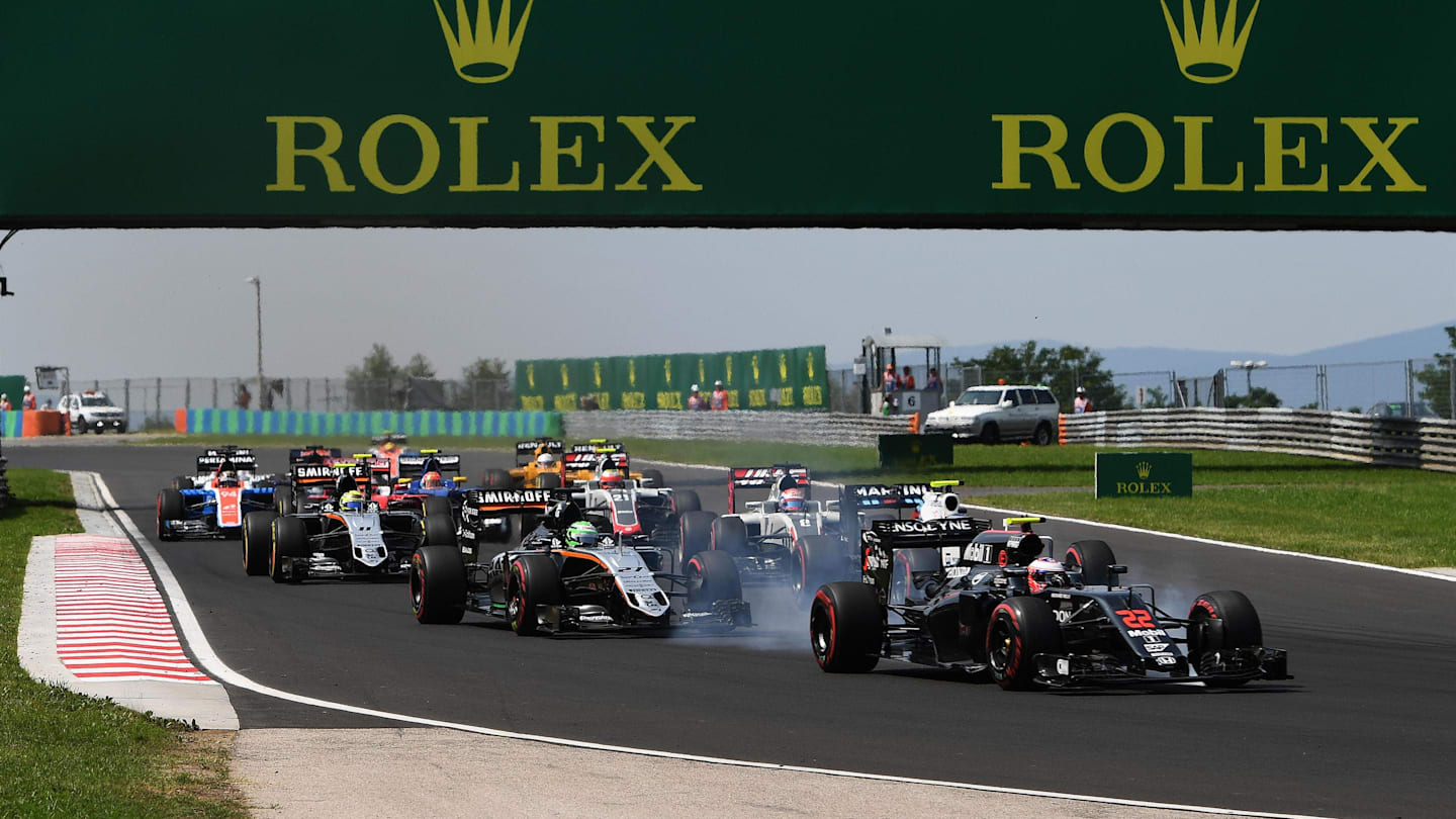Jenson Button (GBR) McLaren MP4-31 locks up at the start of the race at Formula One World