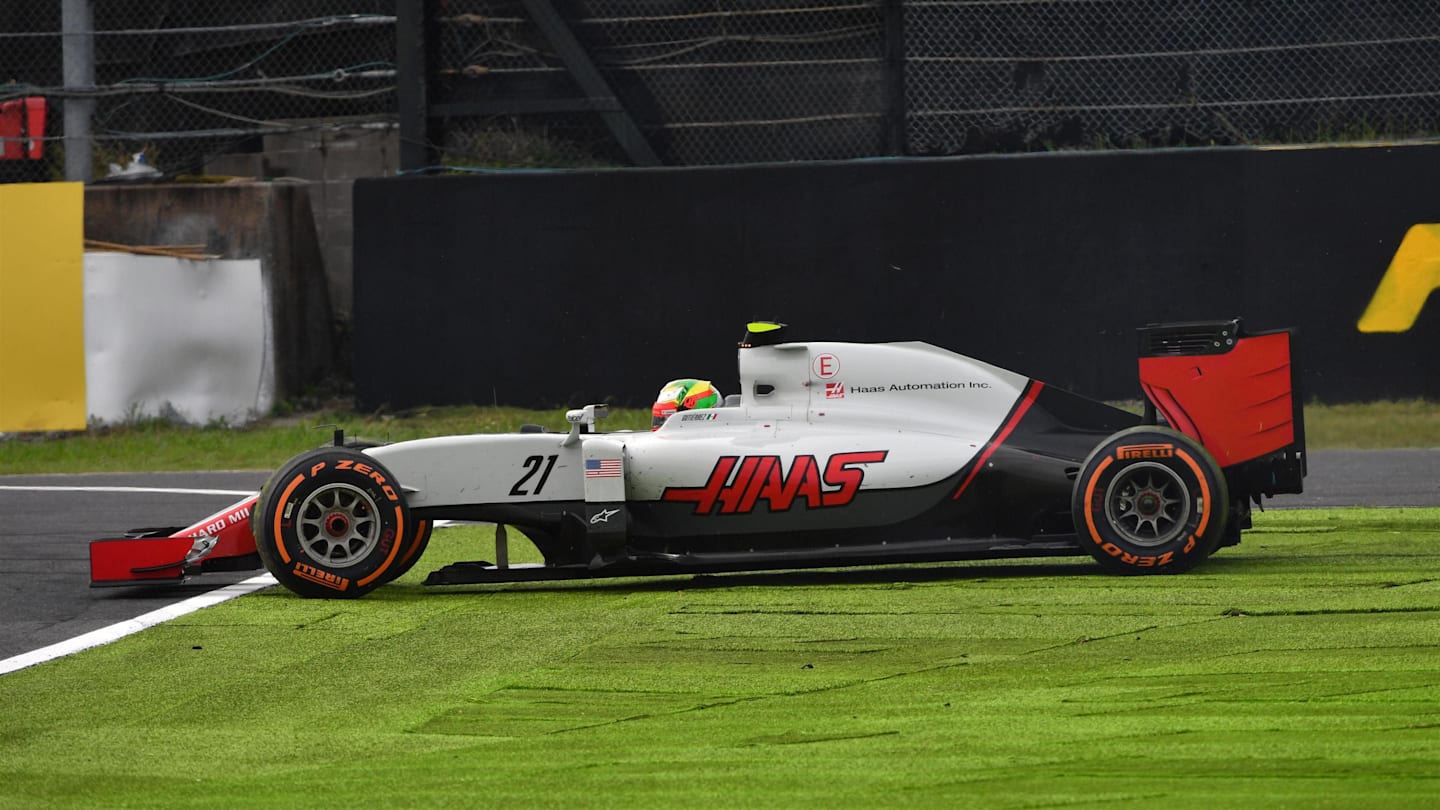 Esteban Gutierrez (MEX) Haas VF-16 spins at Formula One World Championship, Rd17, Japanese Grand