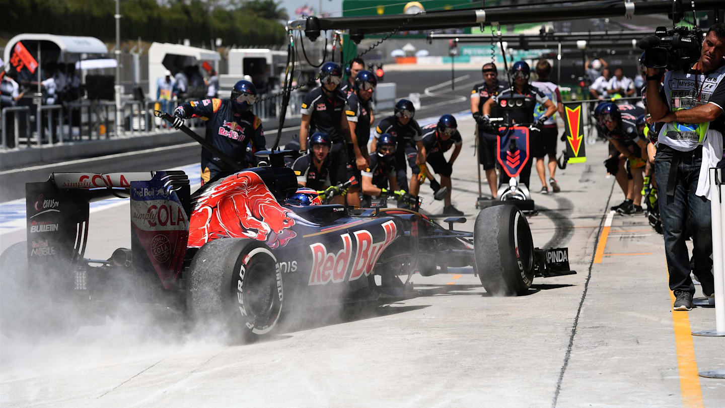 Daniil Kvyat (RUS) Scuderia Toro Rosso STR11 at Formula One World Championship, Rd16, Malaysian Grand Prix, Practice, Sepang, Malaysia, Friday 30 September 2016. © Sutton Images