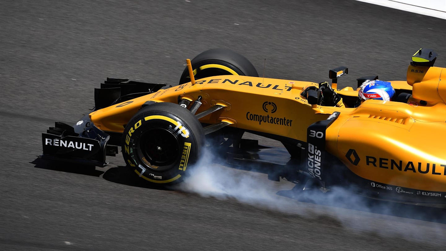 Jolyon Palmer (GBR) Renault Sport F1 Team RS16 locks up at Formula One World Championship, Rd16,