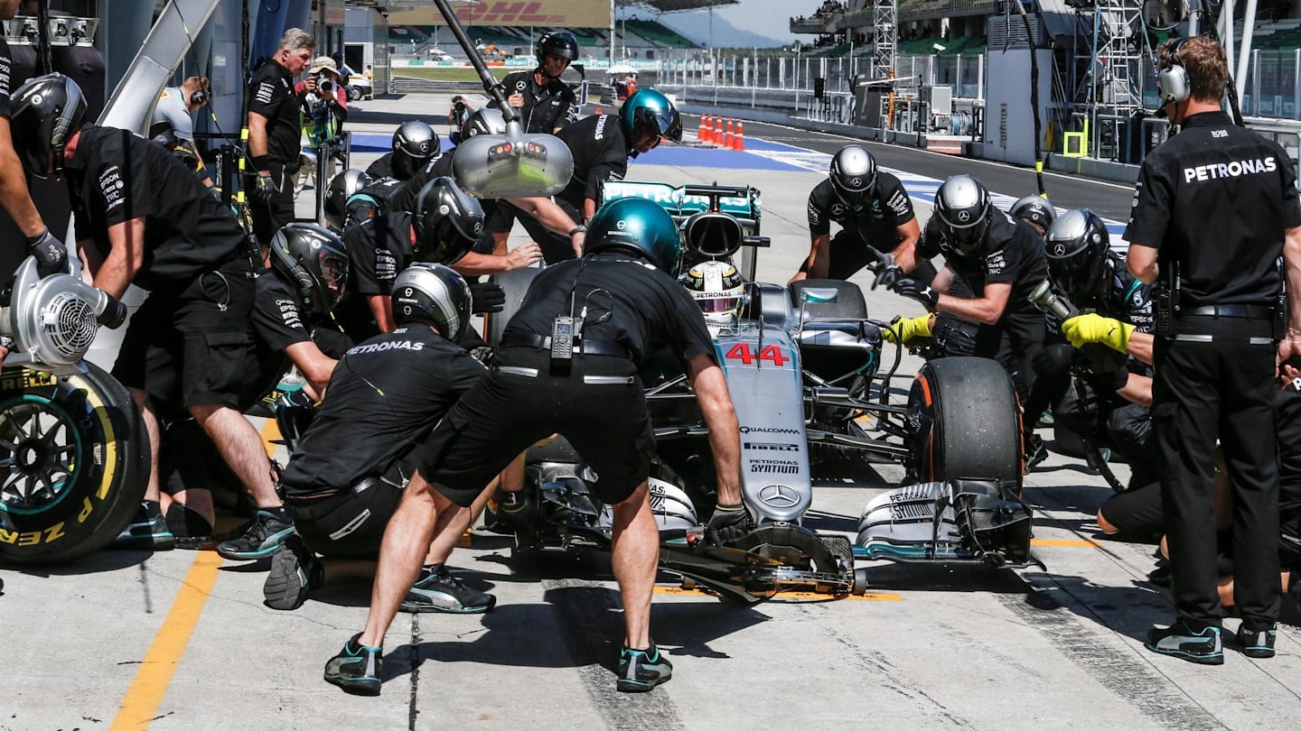 Lewis Hamilton (GBR) Mercedes-Benz F1 W07 Hybrid pit stop at Formula One World Championship, Rd16, Malaysian Grand Prix, Practice, Sepang, Malaysia, Friday 30 September 2016. © Sutton Images