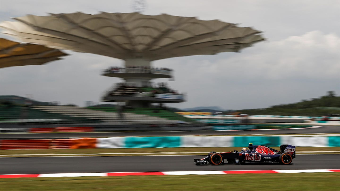 Carlos Sainz (ESP) Scuderia Toro Rosso STR11 Carlos Sainz jr (ESP) Scuderia Toro Rosso STR11 at Formula One World Championship, Rd16, Malaysian Grand Prix, Qualifying, Sepang, Malaysia, Saturday 1 October 2016. © Sutton Images