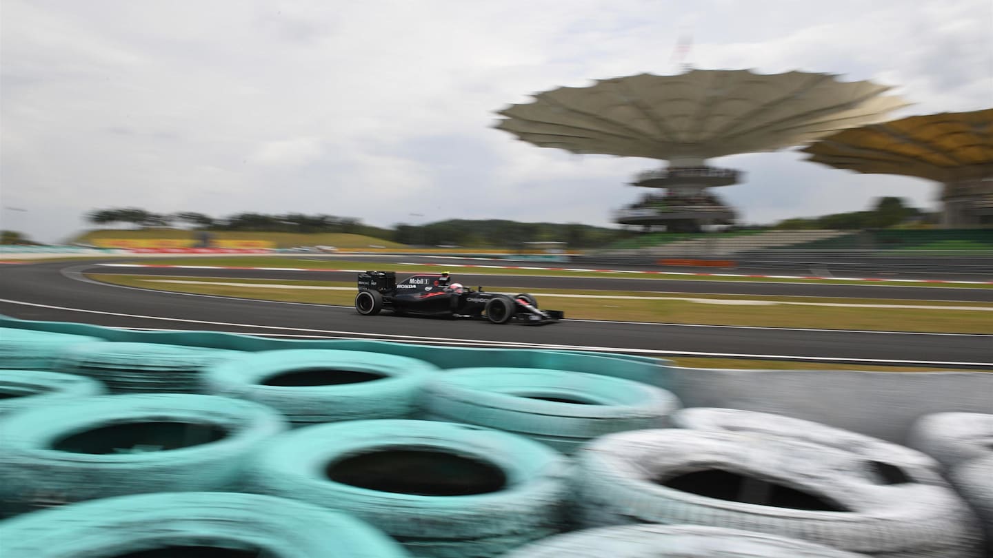 Jenson Button (GBR) McLaren MP4-31 at Formula One World Championship, Rd16, Malaysian Grand Prix, Qualifying, Sepang, Malaysia, Saturday 1 October 2016. © Sutton Images