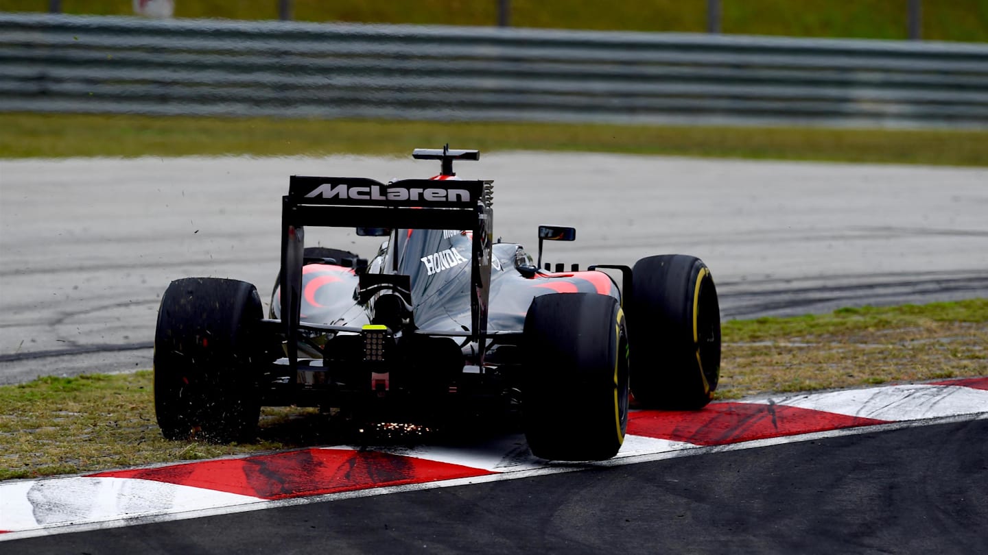 Fernando Alonso (ESP) McLaren MP4-31 runs wide at Formula One World Championship, Rd16, Malaysian Grand Prix, Qualifying, Sepang, Malaysia, Saturday 1 October 2016. © Sutton Images