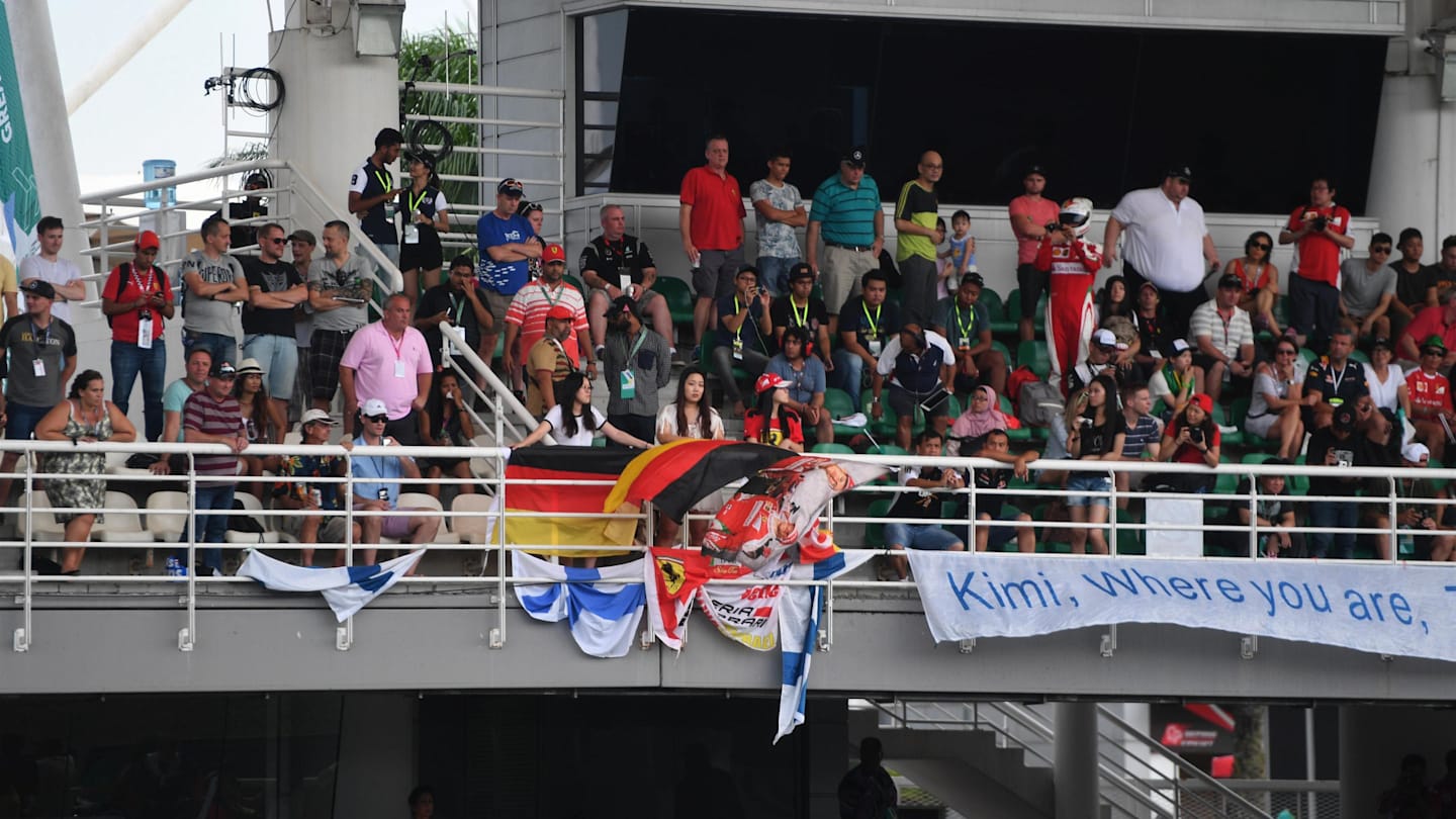 Fans at Formula One World Championship, Rd16, Malaysian Grand Prix, Qualifying, Sepang, Malaysia, Saturday 1 October 2016. © Sutton Images