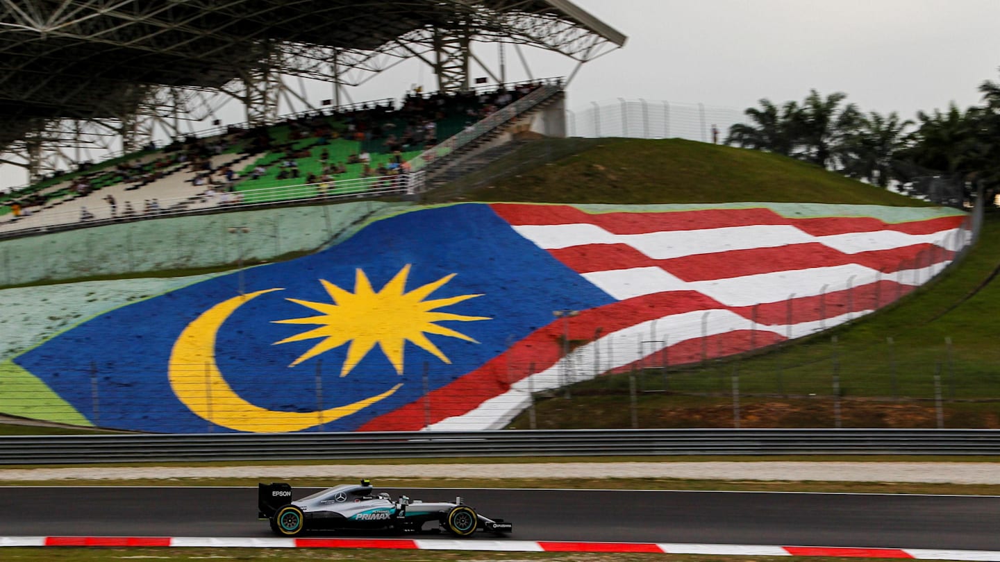 Nico Rosberg (GER) Mercedes-Benz F1 W07 Hybrid at Formula One World Championship, Rd16, Malaysian Grand Prix, Qualifying, Sepang, Malaysia, Saturday 1 October 2016. © Sutton Images