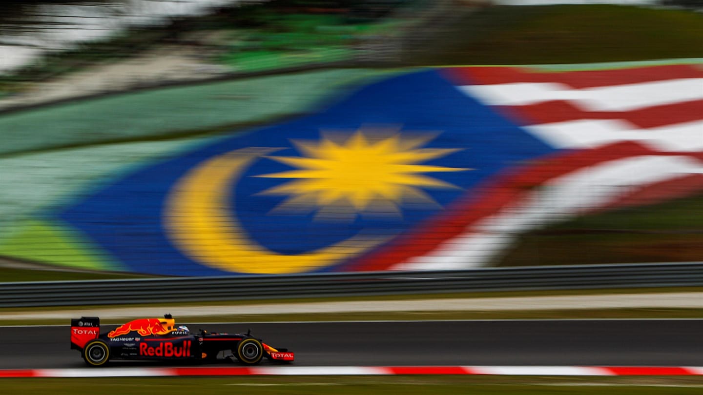 Daniel Ricciardo (AUS) Red Bull Racing RB12 at Formula One World Championship, Rd16, Malaysian Grand Prix, Qualifying, Sepang, Malaysia, Saturday 1 October 2016. © Sutton Images