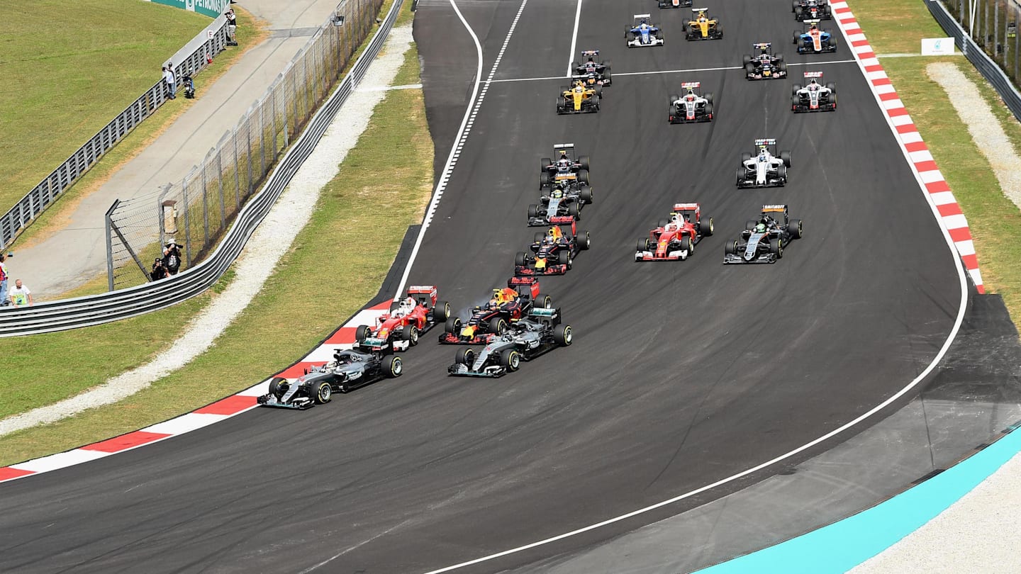 Lewis Hamilton (GBR) Mercedes-Benz F1 W07 Hybrid leads at the start of the race at Formula One World Championship, Rd16, Malaysian Grand Prix, Race,  Sepang, Malaysia, Sunday 2 October 2016. © Sutton Images