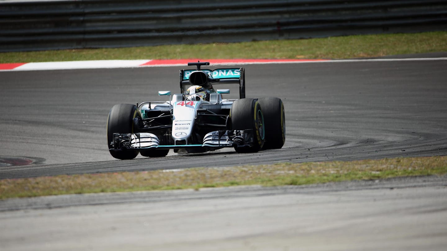 Lewis Hamilton (GBR) Mercedes-Benz F1 W07 Hybrid at Formula One World Championship, Rd16, Malaysian Grand Prix, Race,  Sepang, Malaysia, Sunday 2 October 2016. © Sutton Images