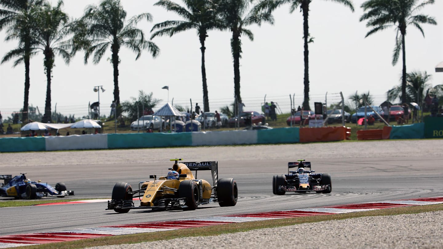 Jolyon Palmer (GBR) Renault Sport F1 Team RS16 at Formula One World Championship, Rd16, Malaysian Grand Prix, Race, Sepang, Malaysia, Sunday 2 October 2016. © Sutton Images