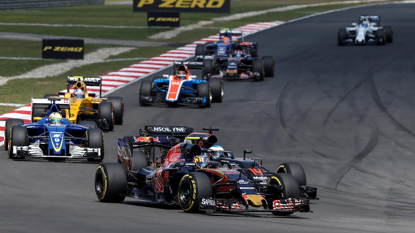 Carlos Sainz (ESP) Scuderia Toro Rosso STR11 at Formula One World Championship, Rd16, Malaysian Grand Prix, Race, Sepang, Malaysia, Sunday 2 October 2016. © Sutton Images