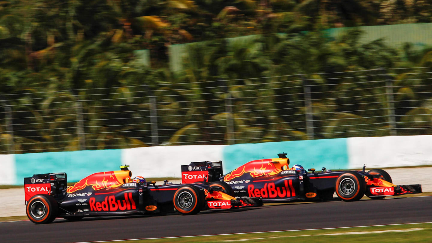 Max Verstappen (NED) Red Bull Racing RB12 and Daniel Ricciardo (AUS) Red Bull Racing RB12 battle