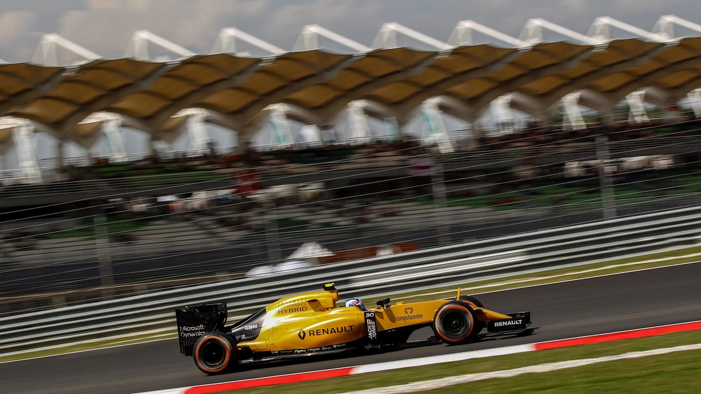 Jolyon Palmer (GBR) Renault Sport F1 Team RS16 at Formula One World Championship, Rd16, Malaysian Grand Prix, Race, Sepang, Malaysia, Sunday 2 October 2016. © Sutton Images