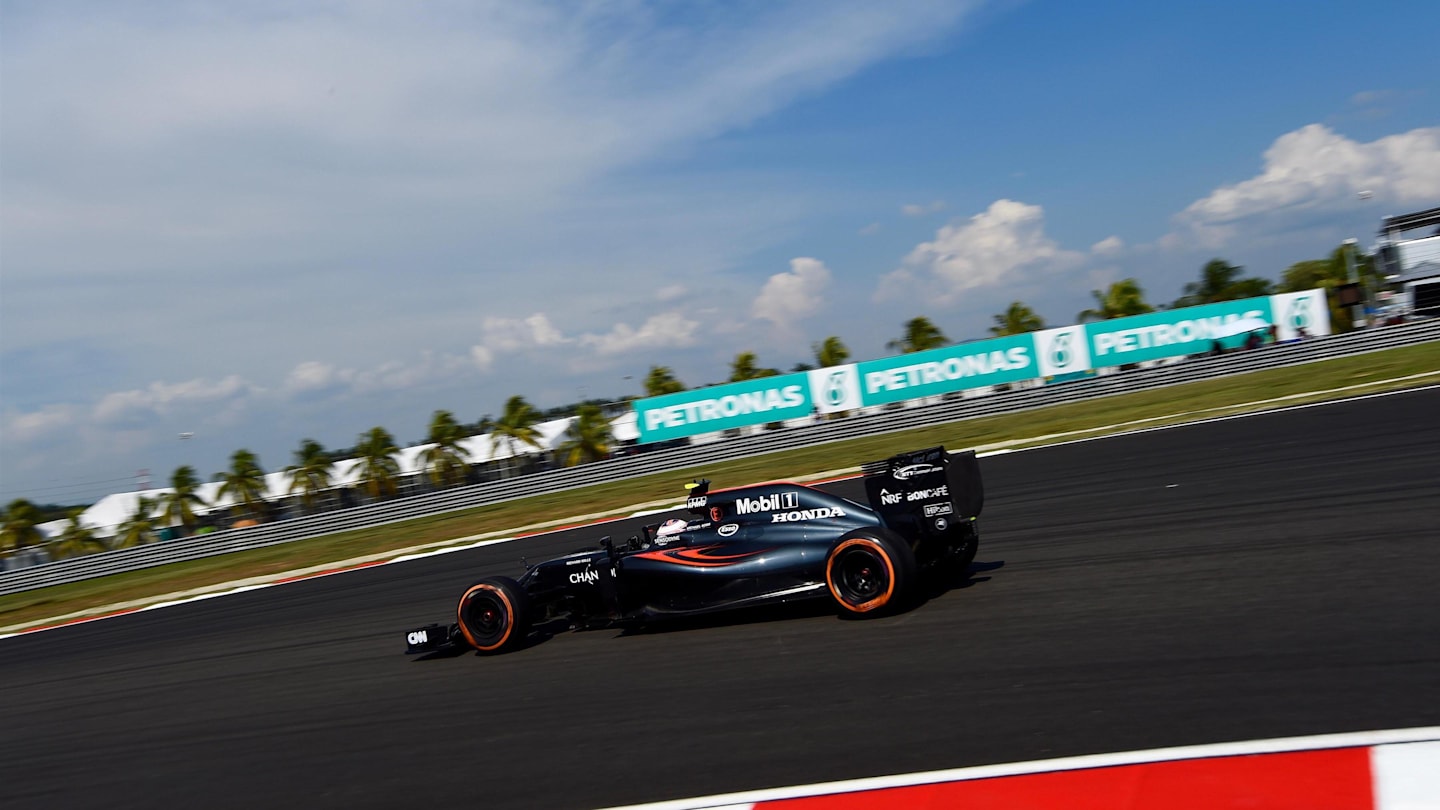 Jenson Button (GBR) McLaren MP4-31 at Formula One World Championship, Rd16, Malaysian Grand Prix, Race,  Sepang, Malaysia, Sunday 2 October 2016. © Sutton Images