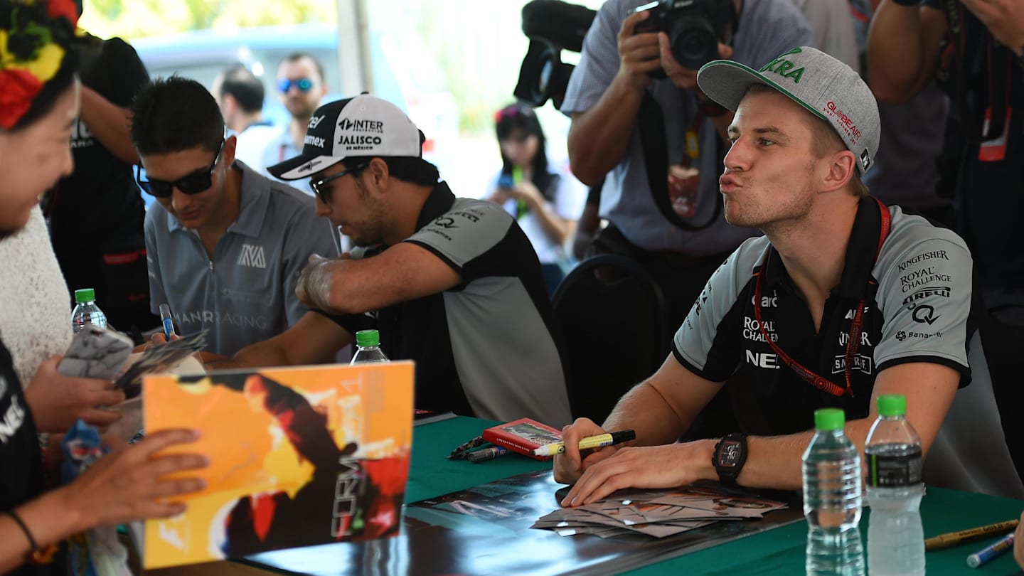 Nico Hulkenberg (GER) Force India F1 signs autographs for the fans at Formula One World Championship, Rd16, Malaysian Grand Prix, Race, Sepang, Malaysia, Sunday 2 October 2016. © Sutton Images