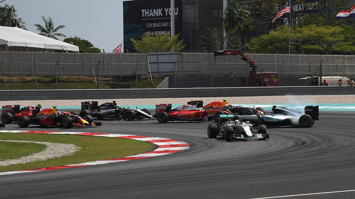 Lewis Hamilton (GBR) Mercedes-Benz F1 W07 Hybrid leads at the race start as Nico Rosberg (GER) Mercedes-Benz F1 W07 Hybrid and Sebastian Vettel (GER) Ferrari SF16-H colliide at Formula One World Championship, Rd16, Malaysian Grand Prix, Race, Sepang, Malaysia, Sunday 2 October 2016. © Sutton Images