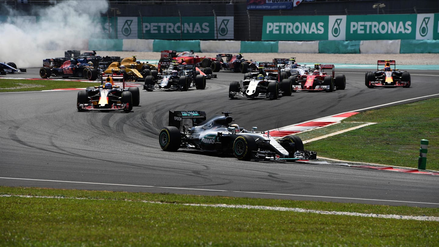 Lewis Hamilton (GBR) Mercedes-Benz F1 W07 Hybrid leads at the start of the race as Nico Rosberg (GER) Mercedes-Benz F1 W07 Hybrid and Sebastian Vettel (GER) Ferrari SF16-H collide at Formula One World Championship, Rd16, Malaysian Grand Prix, Race,  Sepang, Malaysia, Sunday 2 October 2016. © Sutton Images