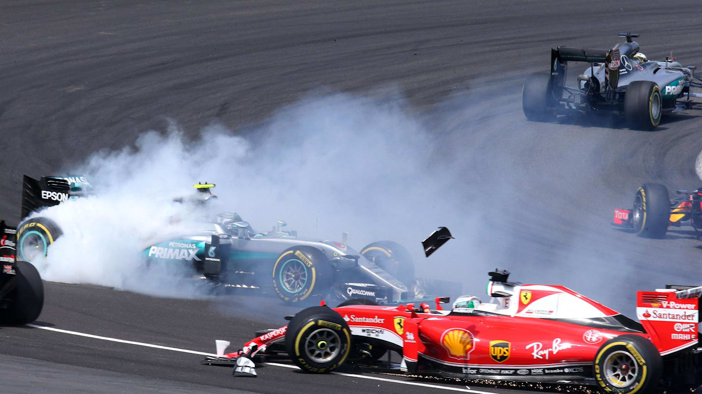 Sebastian Vettel (GER) Ferrari SF16-H and Nico Rosberg (GER) Mercedes-Benz F1 W07 Hybrid collide at