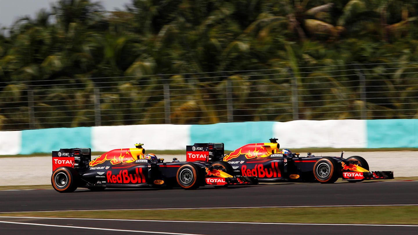 Daniel Ricciardo (AUS) Red Bull Racing RB12 and Max Verstappen (NED) Red Bull Racing RB12 battle at