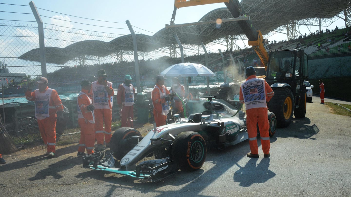 The car of Lewis Hamilton (GBR) Mercedes-Benz F1 W07 Hybrid is recovered at Formula One World Championship, Rd16, Malaysian Grand Prix, Race, Sepang, Malaysia, Sunday 2 October 2016. © Sutton Images