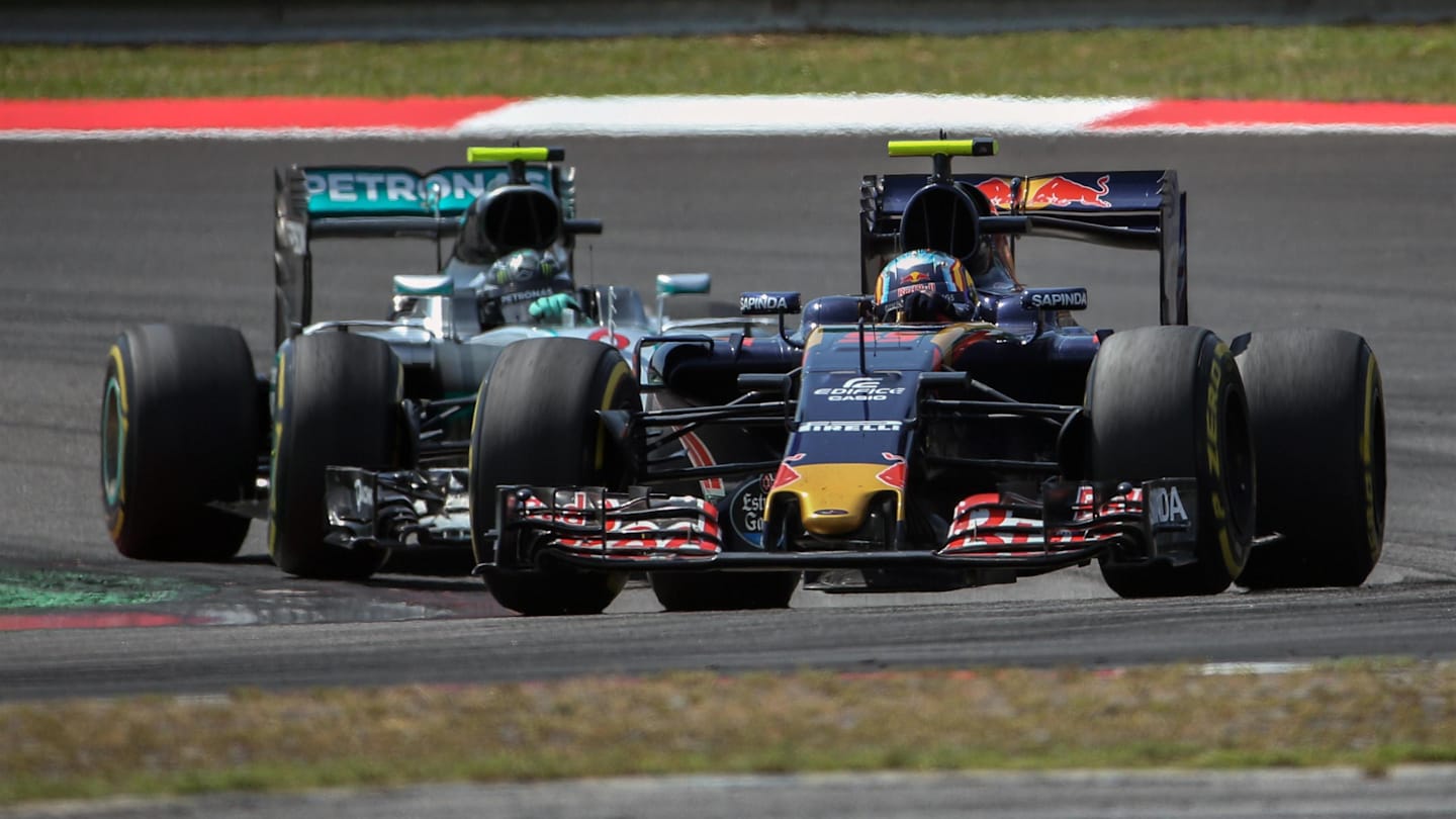 Carlos Sainz (ESP) Scuderia Toro Rosso STR11 at Formula One World Championship, Rd16, Malaysian Grand Prix, Race,  Sepang, Malaysia, Sunday 2 October 2016. © Sutton Images