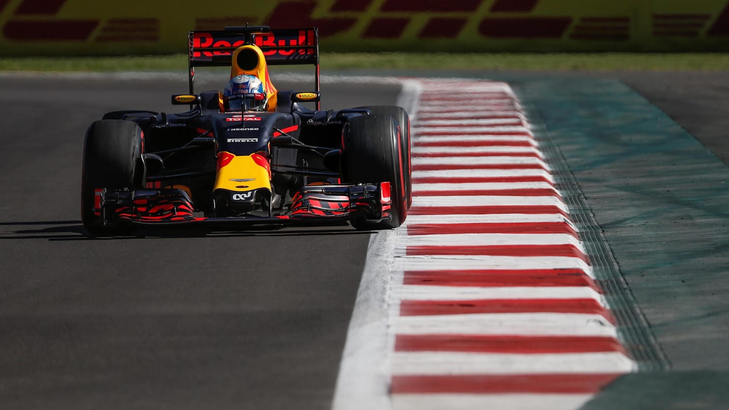 Daniel Ricciardo (AUS) Red Bull Racing RB12 at Formula One World Championship, Rd19, Mexican Grand