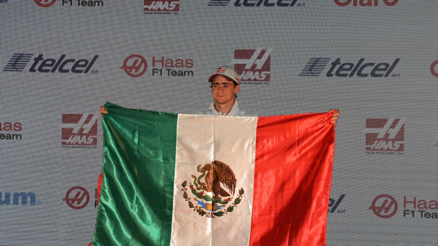 Esteban Gutierrez (MEX) Haas F1 and Mexican flag at Formula One World Championship, Rd19, Mexican