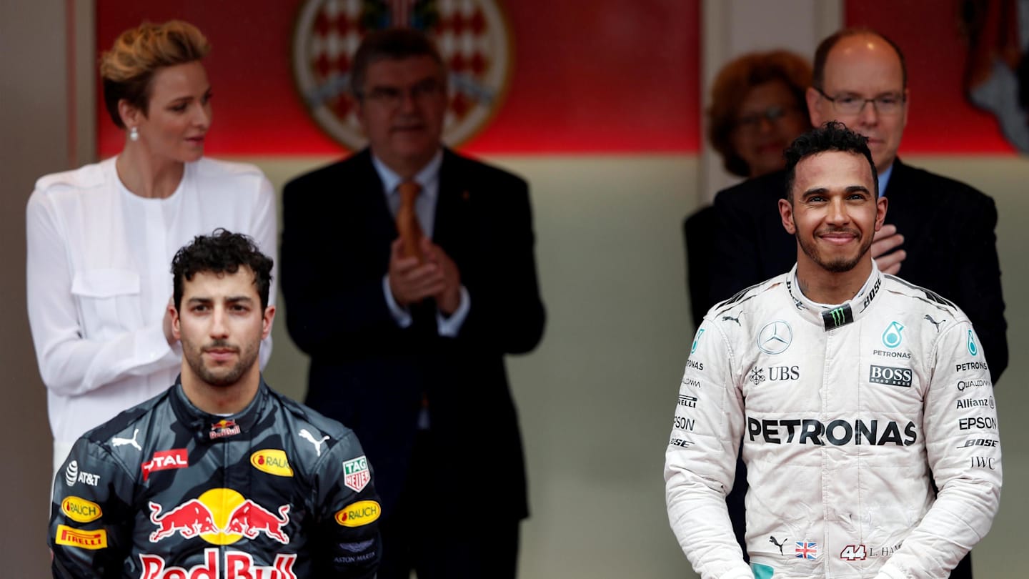 Daniel Ricciardo (AUS) Red Bull Racing and race winner Lewis Hamilton (GBR) Mercedes AMG F1