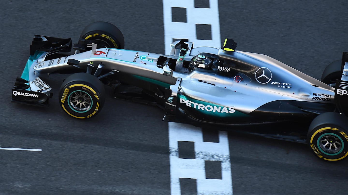 Race winner Nico Rosberg (GER) Mercedes-Benz F1 W07 Hybrid crosses the line at Formula One World