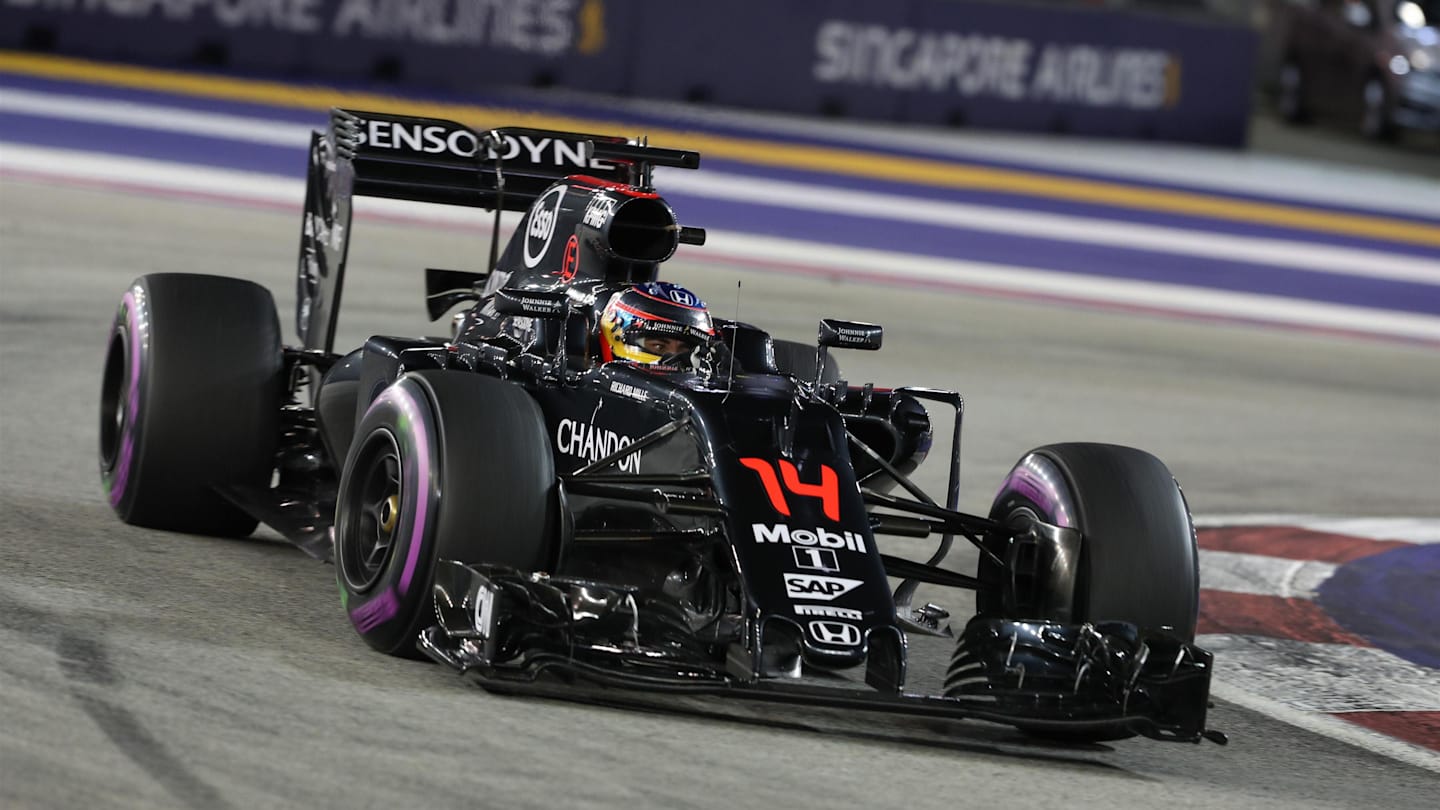 Fernando Alonso (ESP) McLaren MP4-31 at Formula One World Championship, Rd15, Singapore Grand Prix,