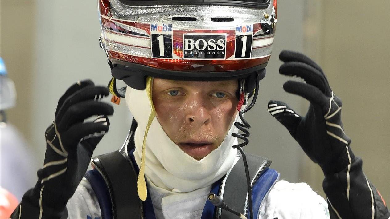 Kevin Magnussen (DEN) McLaren in parc ferme. Formula One World Championship, Rd14, Singapore Grand Prix, Marina Bay Street Circuit, Singapore, Qualifying, Saturday, 20 September 2014