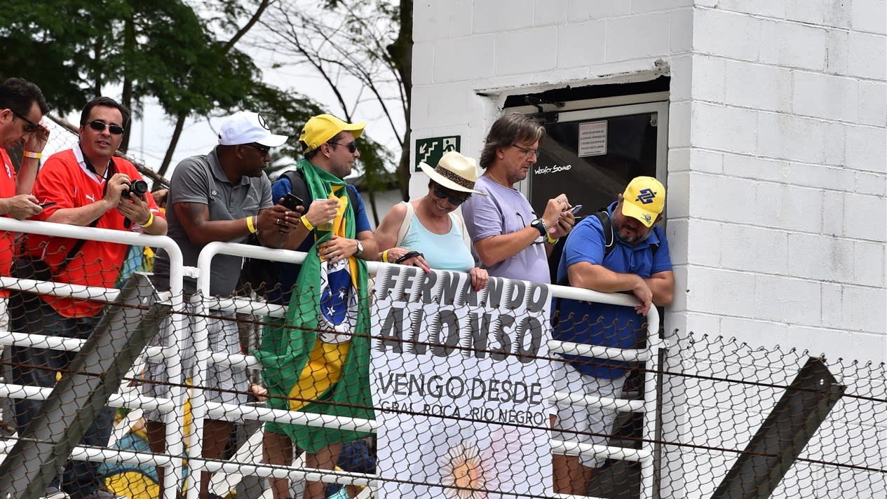 Fans at Formula One World Championship, Rd18, Brazilian Grand Prix, Race, Interlagos, Sao Paulo, Brazil, Sunday 15 November 2015. © Sutton Motorsport Images