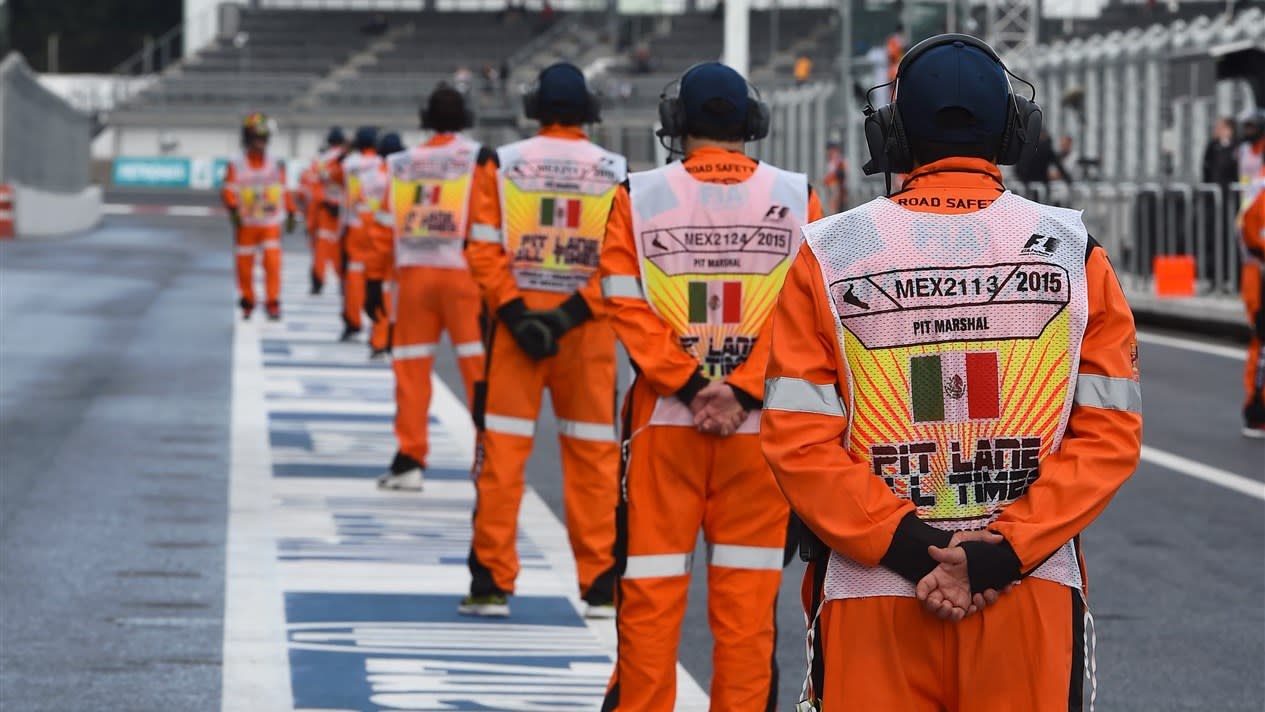 Marshals at Formula One World Championship, Rd17, Mexican Grand Prix, Practice, Circuit Hermanos Rodriguez, Mexico City, Mexico, Friday 30 October 2015. © Sutton Motorsport Images