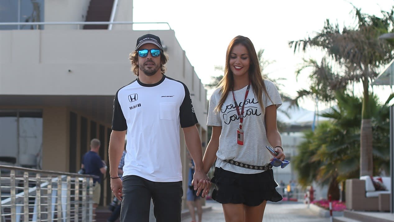 Fernando Alonso (ESP) McLaren with his girlfriend Lara Alvarez (ESP) at Formula One World Championship, Rd19, Abu Dhabi Grand Prix, Preparations, Yas Marina Circuit, Abu Dhabi, UAE, Thursday 26 November 2015. © Sutton Motorsport Images
