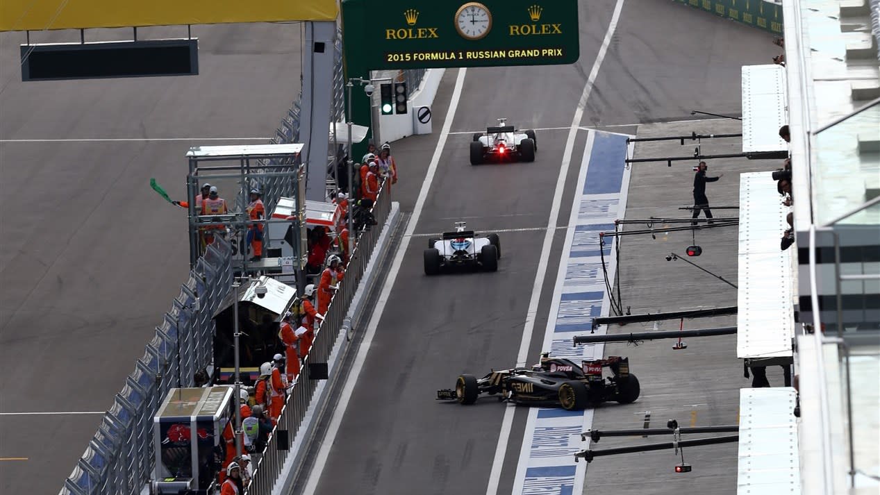 Cars in the pitlane at Formula One World Championship, Rd15, Russian Grand Prix, Qualifying, Sochi Autodrom, Sochi, Krasnodar Krai, Russia, Saturday 10 October 2015. © Sutton Motorsport Images