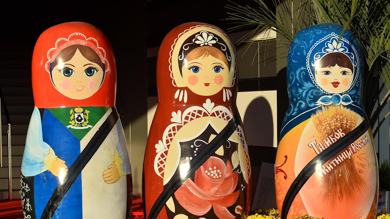Russian Dolls. Formula One World Championship, Rd16, Russian Grand Prix, Practice, Sochi Autodrom, Sochi, Krasnodar Krai, Russia, Friday, 10 October 2014© Sutton Images. No reproduction without permission