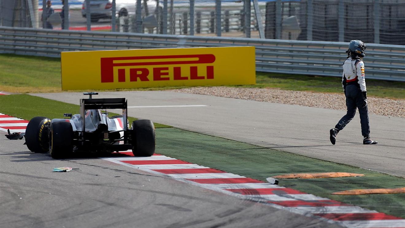 Adrian Sutil (GER) Sauber C33 walks away from his crippled car after Sergio Perez (MEX) Force India collided with him on lap 1. Formula One World Championship, Rd17, United States Grand Prix, Race, Austin, Texas, USA, Sunday, 2 November 2014
