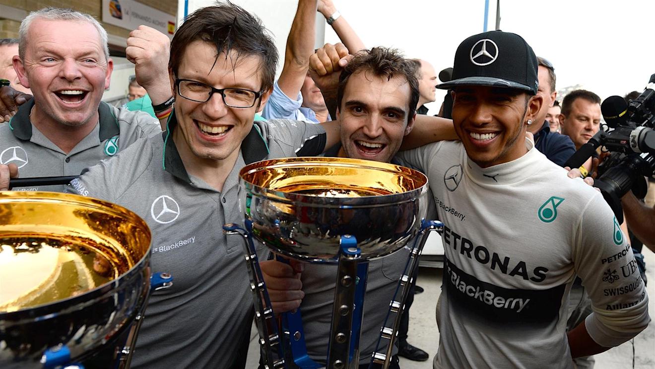 Race winner Lewis Hamilton (GBR) Mercedes AMG F1 celebrates with the team. Formula One World Championship, Rd17, United States Grand Prix, Race, Austin, Texas, USA, Sunday, 2 November 2014