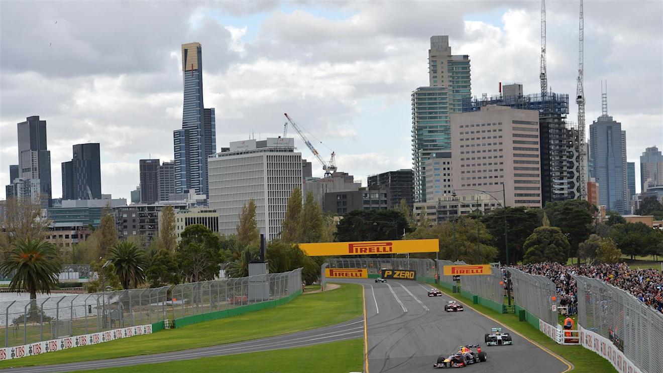 Sebastian Vettel (GER) Red Bull Racing RB9 leads at the start of the race. Formula One World Championship, Rd1, Australian Grand Prix, Race, Albert Park, Melbourne, Australia, Sunday, 17 March 201