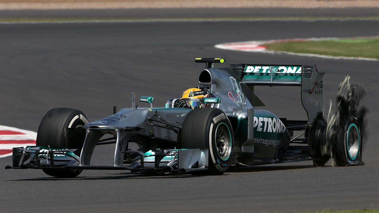 Lewis Hamilton (GBR) Mercedes AMG F1 W04 suffers a blow out. Formula One World Championship, Rd8, British Grand Prix, Race Day, Silverstone, England, Sunday, 30 June 2013 © Sutton Images. No reproduction without permission