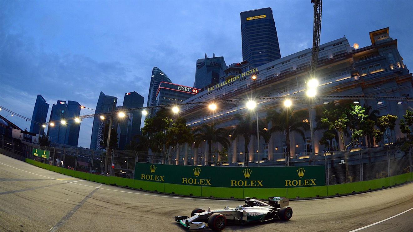 Lewis Hamilton (GBR) Mercedes AMG F1 W05. Formula One World Championship, Rd14, Singapore Grand Prix, Marina Bay Street Circuit, Singapore, Qualifying, Saturday, 20 September 2014 © Sutton Images. No reproduction without permission