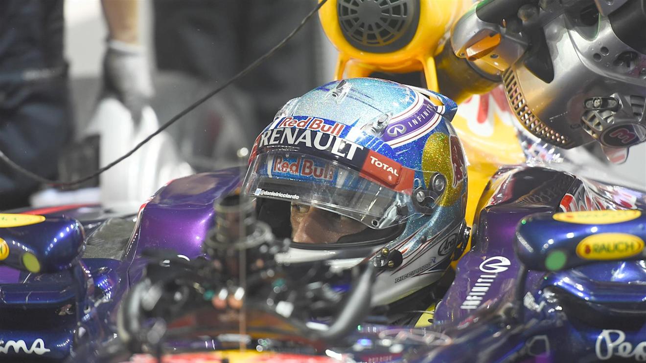 Daniel Ricciardo (AUS) Red Bull Racing RB10. Formula One World Championship, Rd14, Singapore Grand Prix, Marina Bay Street Circuit, Singapore, Practice, Friday, 19 September 2014 © Sutton Images. No reproduction without permission