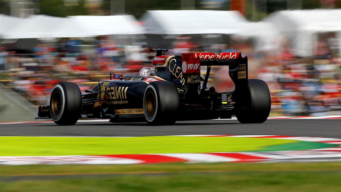 Romain Grosjean (FRA) Lotus E22. Formula One World Championship, Rd15, Japanese Grand Prix, Qualifying, Suzuka, Japan, Saturday, 4 October 2014