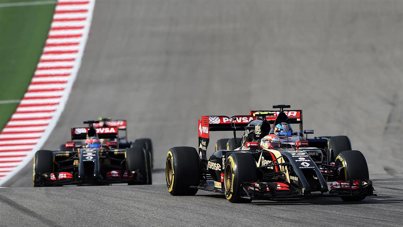 Pastor Maldonado (VEN) Lotus E22 and Jean-Eric Vergne (FRA) Scuderia Toro Rosso STR9 battle. Formula One World Championship, Rd17, United States Grand Prix, Race, Austin, Texas, USA, Sunday, 2 November 2014
