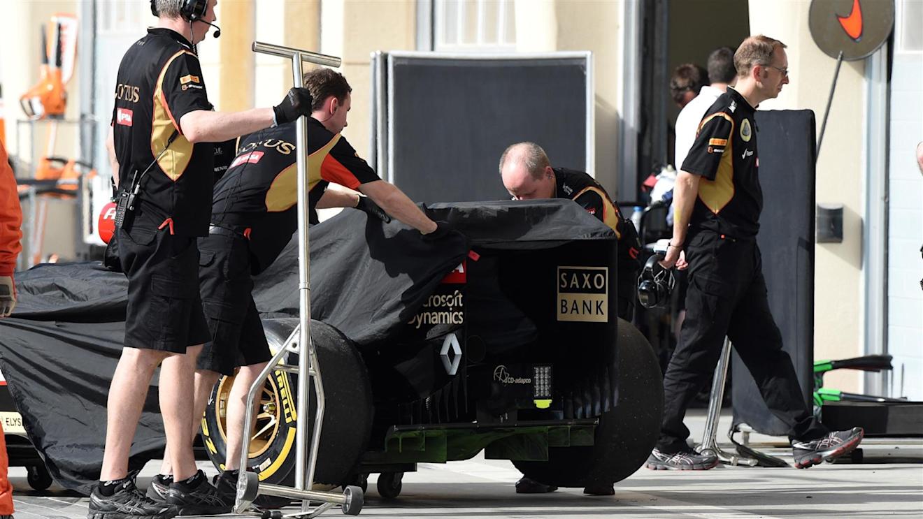 Lotus E22 in pit lane. Formula One Testing, Day Two, Bahrain International Circuit, Sakhir, Bahrain, Wednesday, 9 April 2014. © Sutton Images